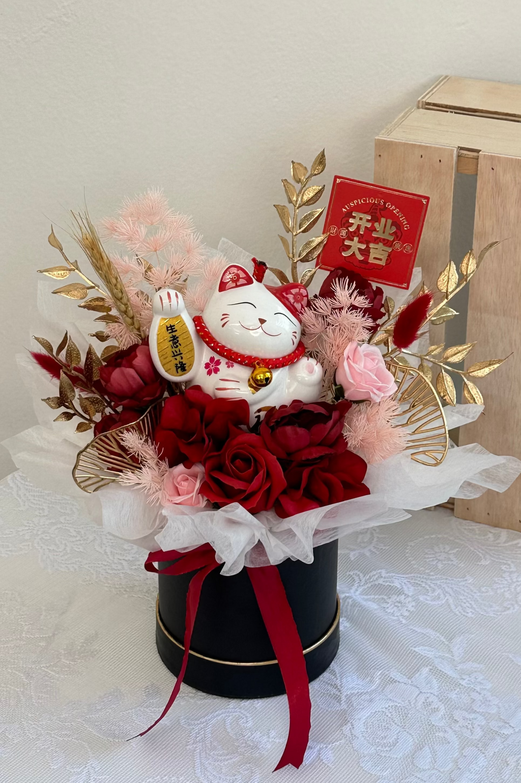 Lucky Cat Opening Flower Box