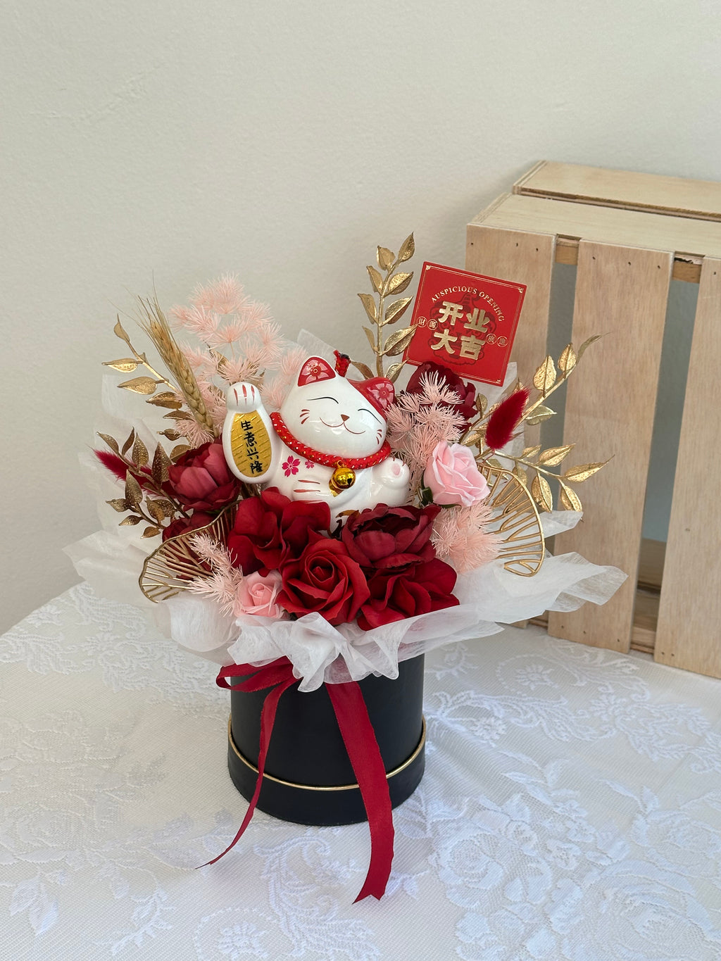 Lucky Cat Opening Flower Box