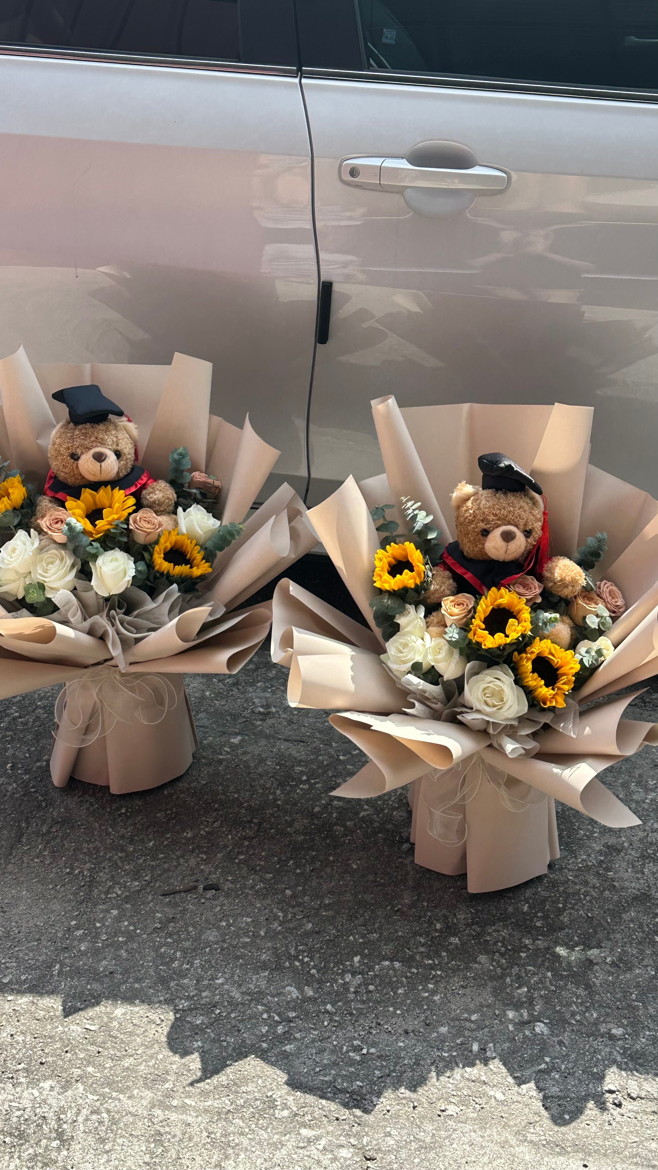 L Size Cappuccino Fresh Flower Graduation Bouquet