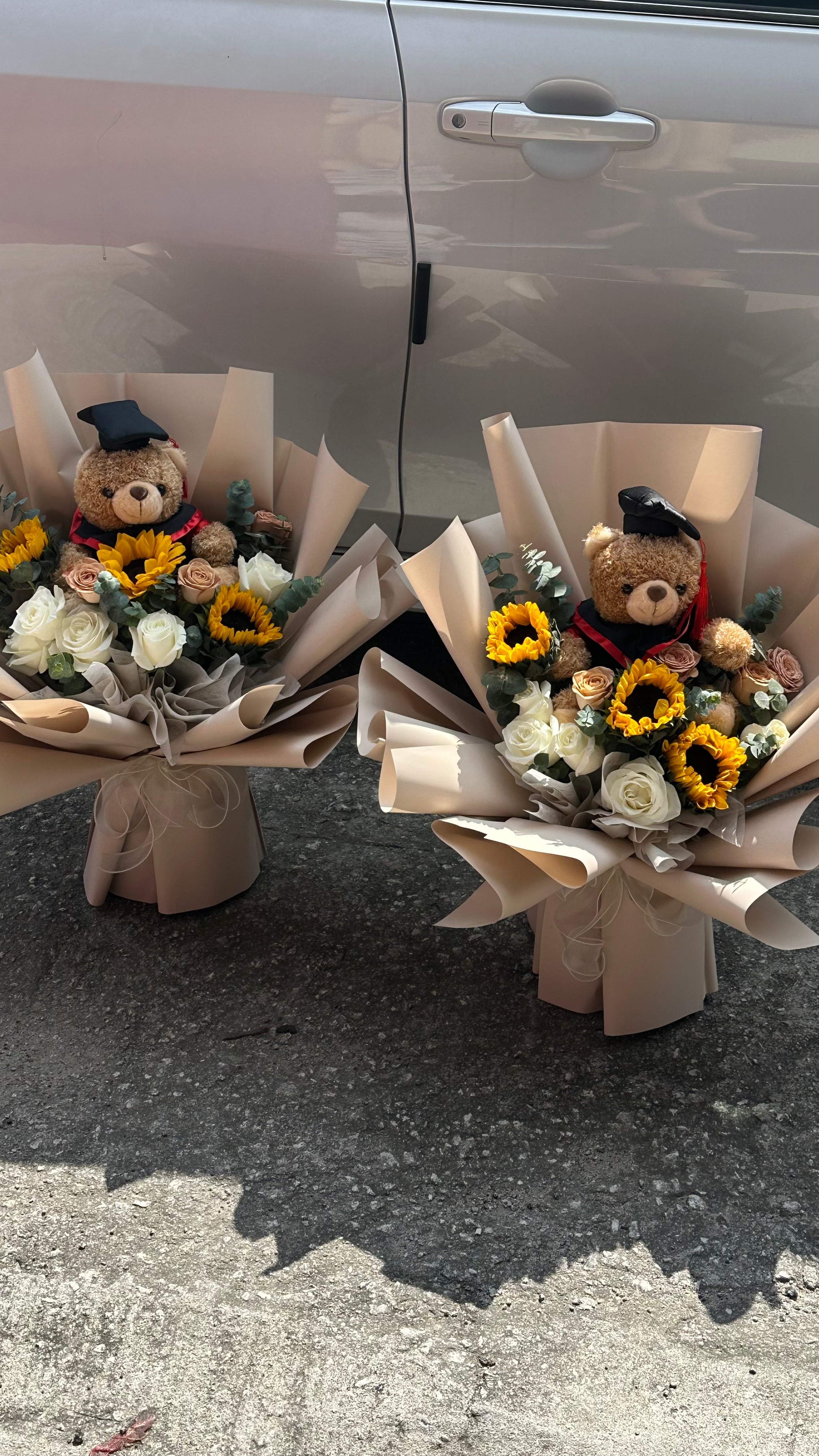 L Size Cappuccino Fresh Flower Graduation Bouquet