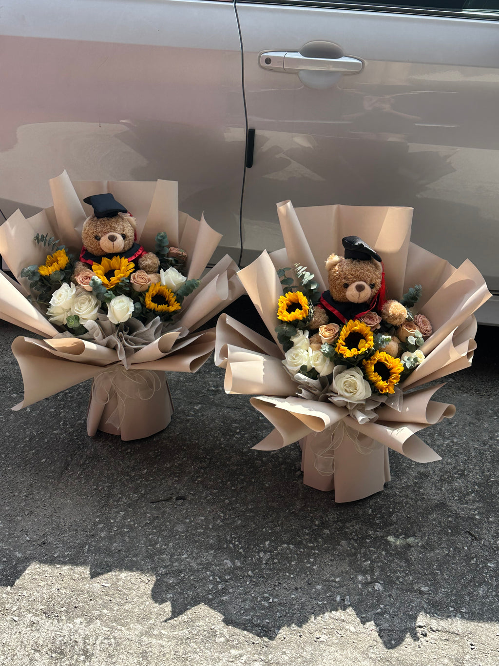 L Size Cappuccino Fresh Flower Graduation Bouquet
