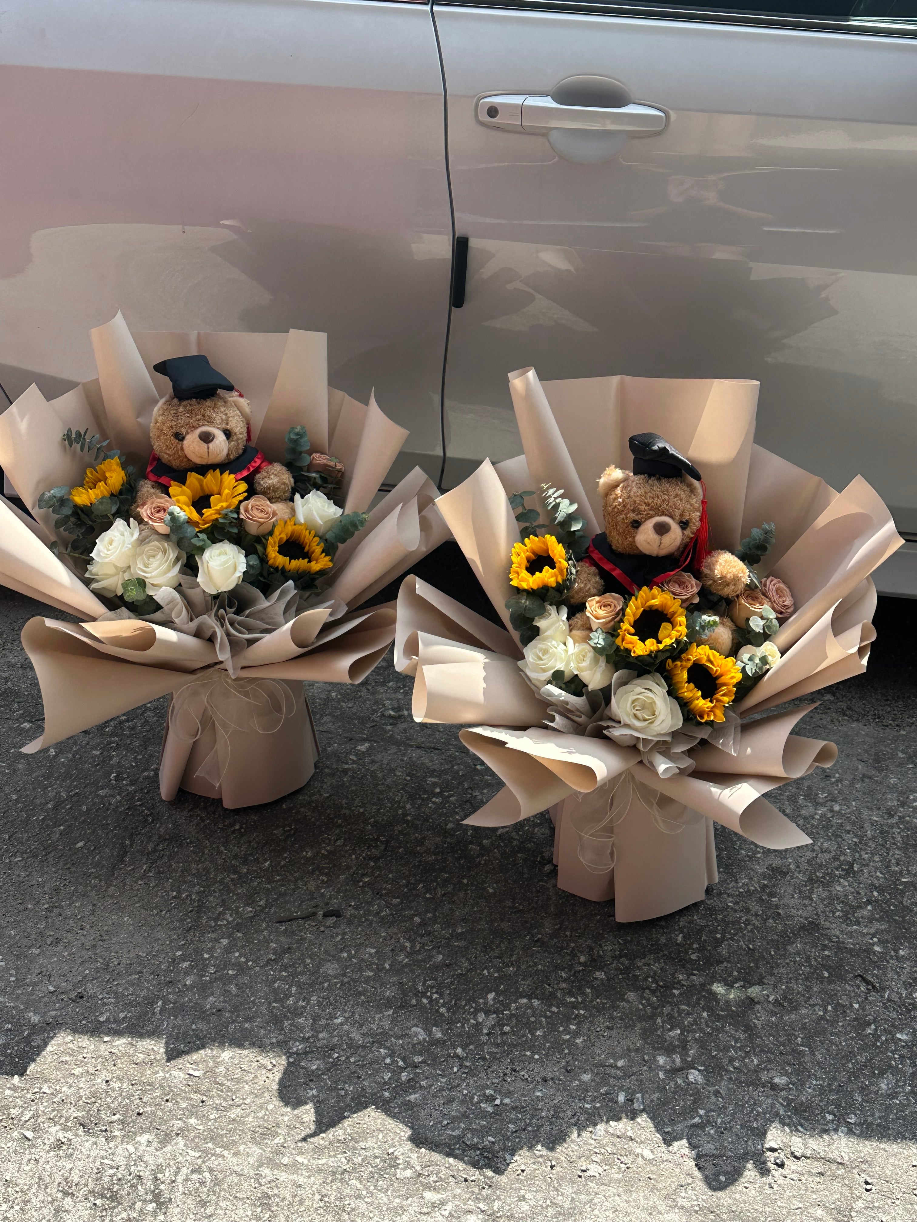 L Size Cappuccino Fresh Flower Graduation Bouquet
