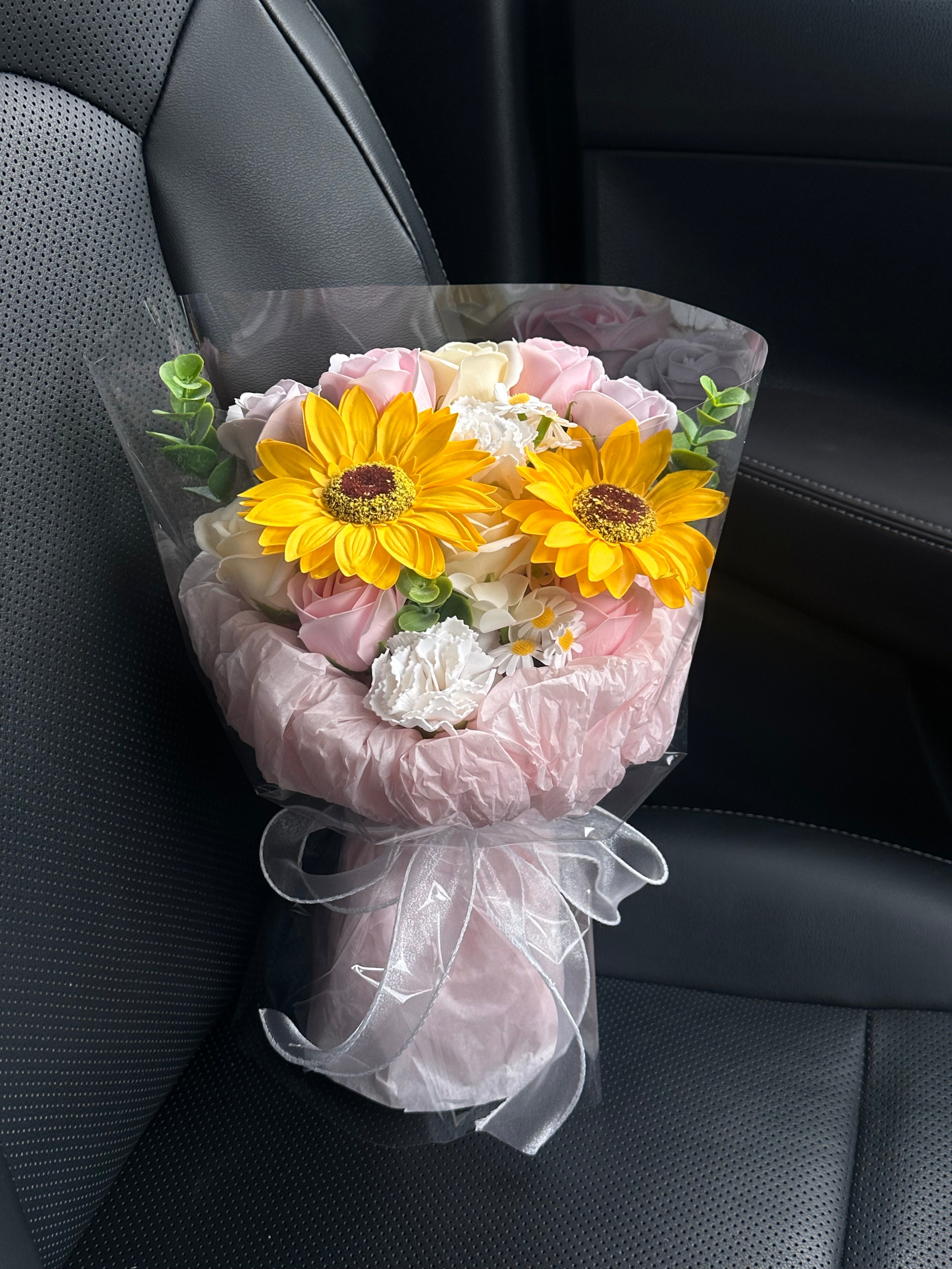 M Size Pink & White Graduation Bouquet