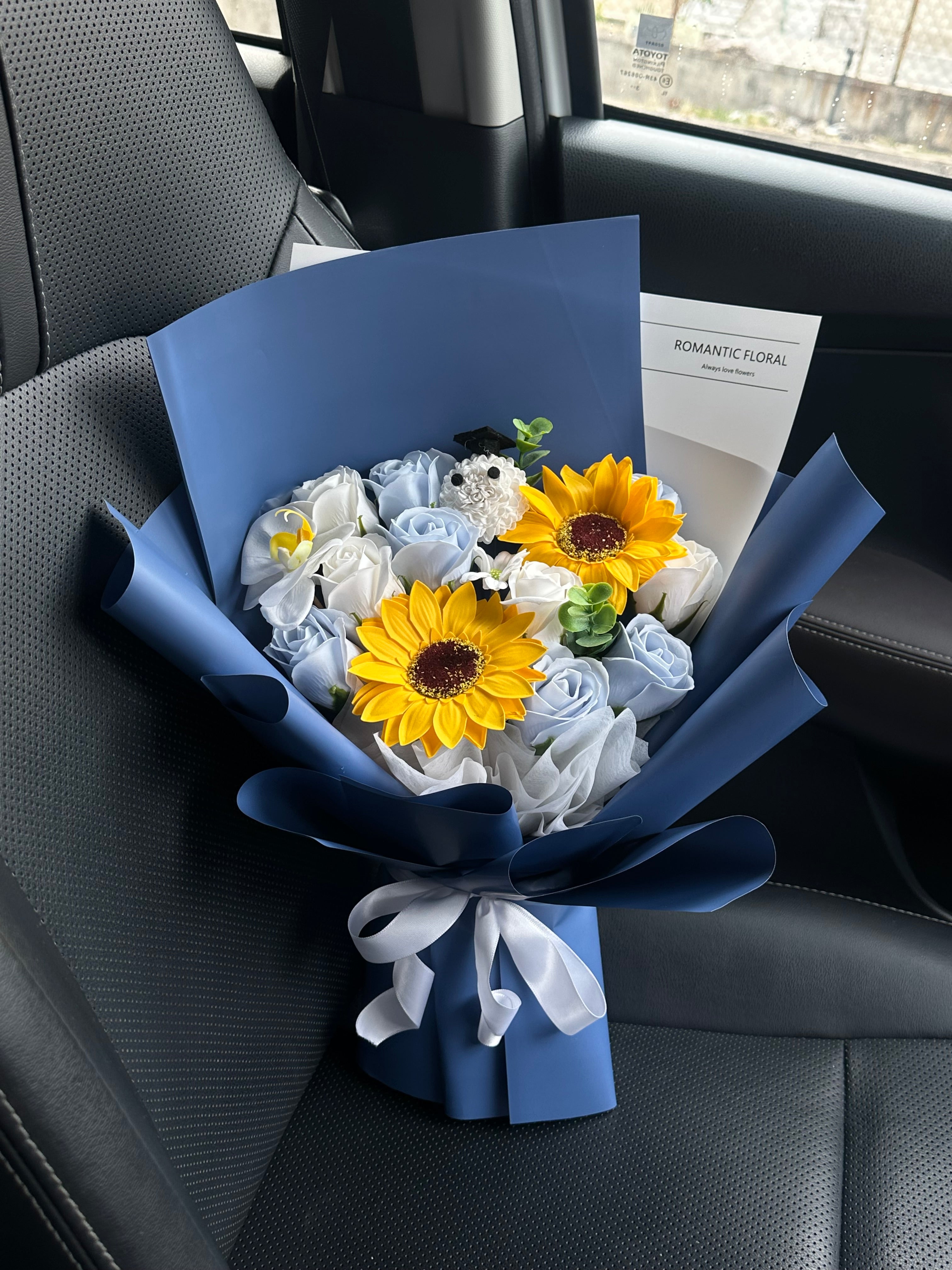 M Size Blue & White Graduation Bouquet