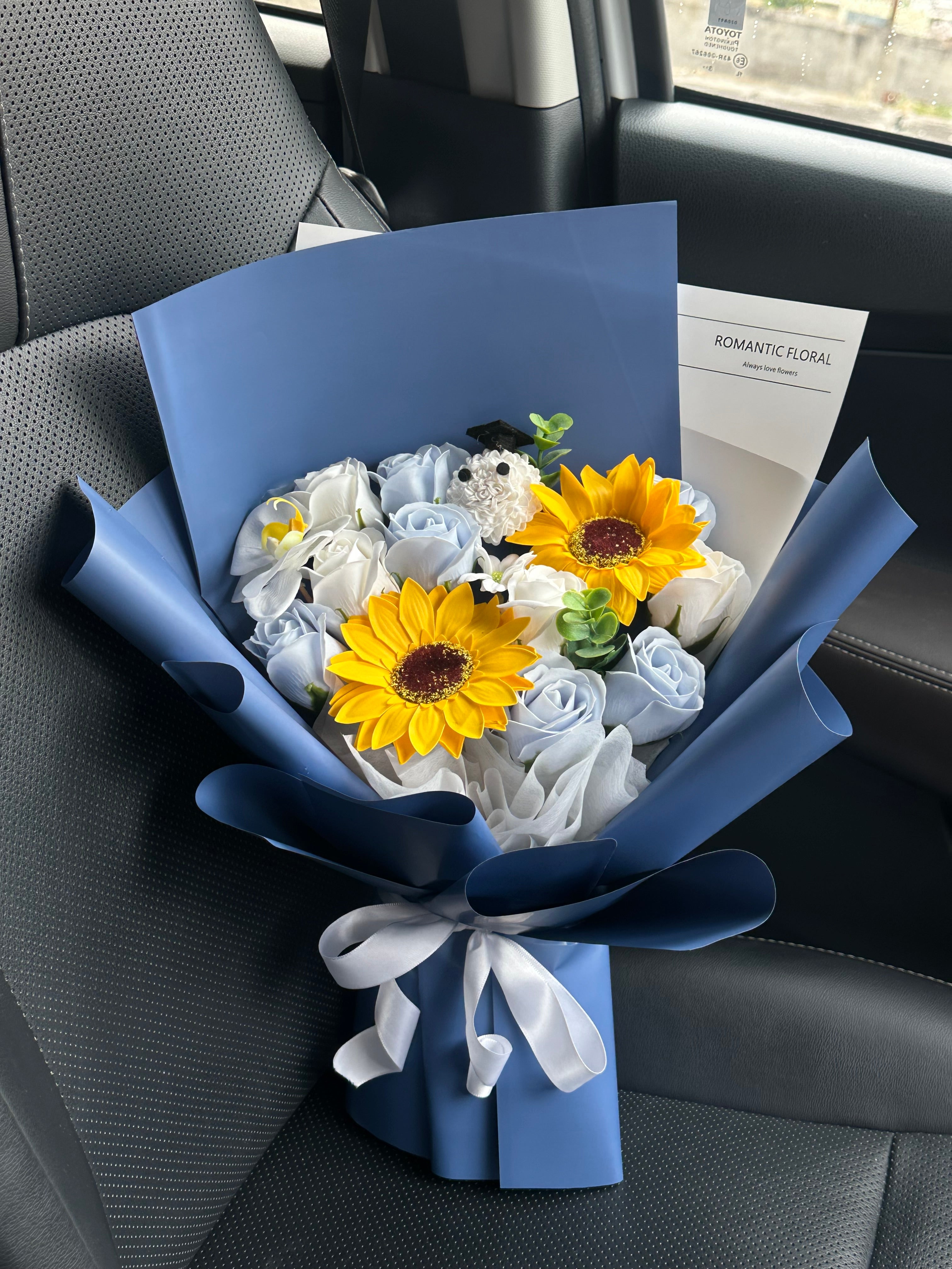 M Size Blue & White Graduation Bouquet