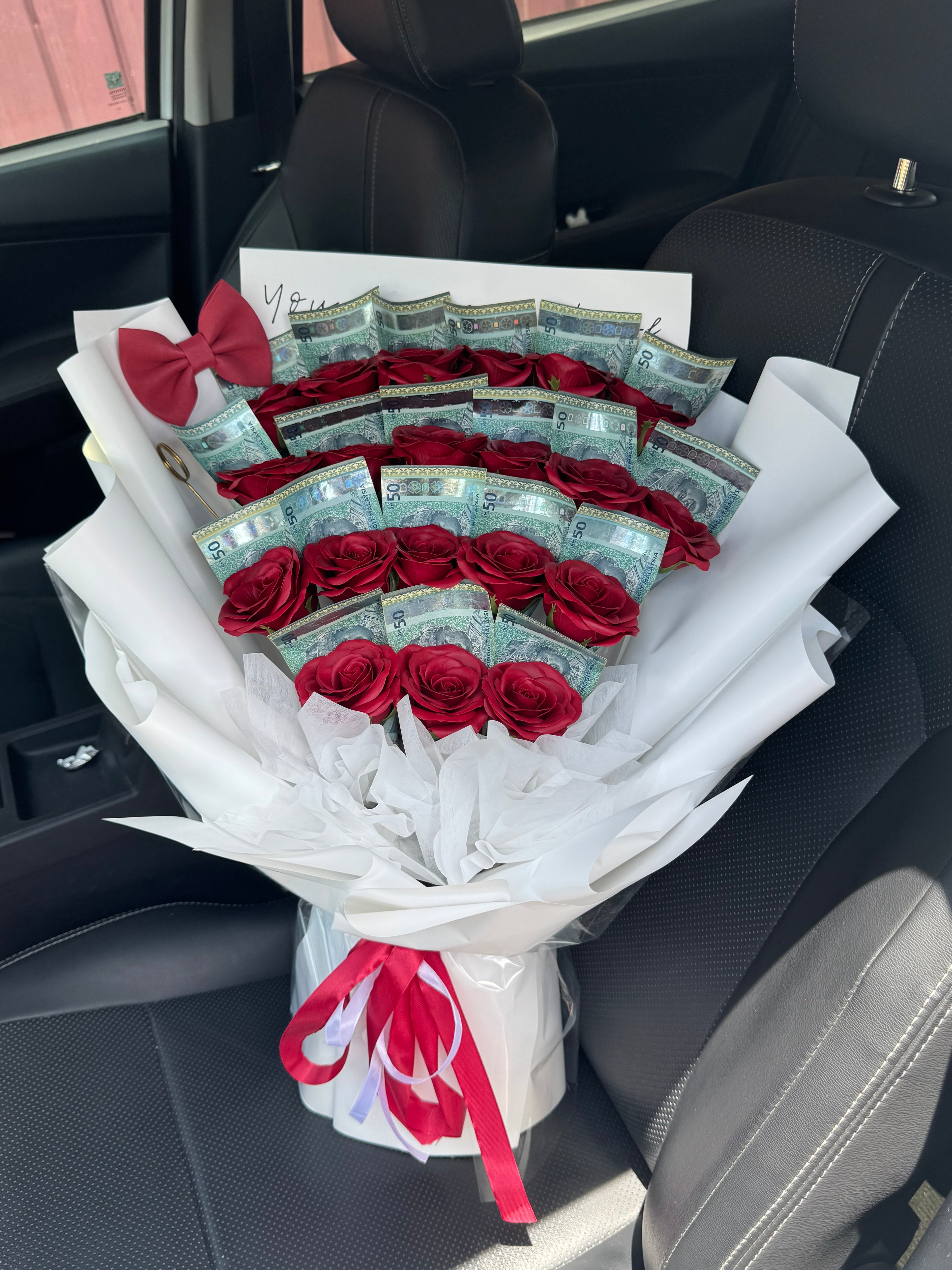 RM1000 Money Bouquet Red Awakening Roses
