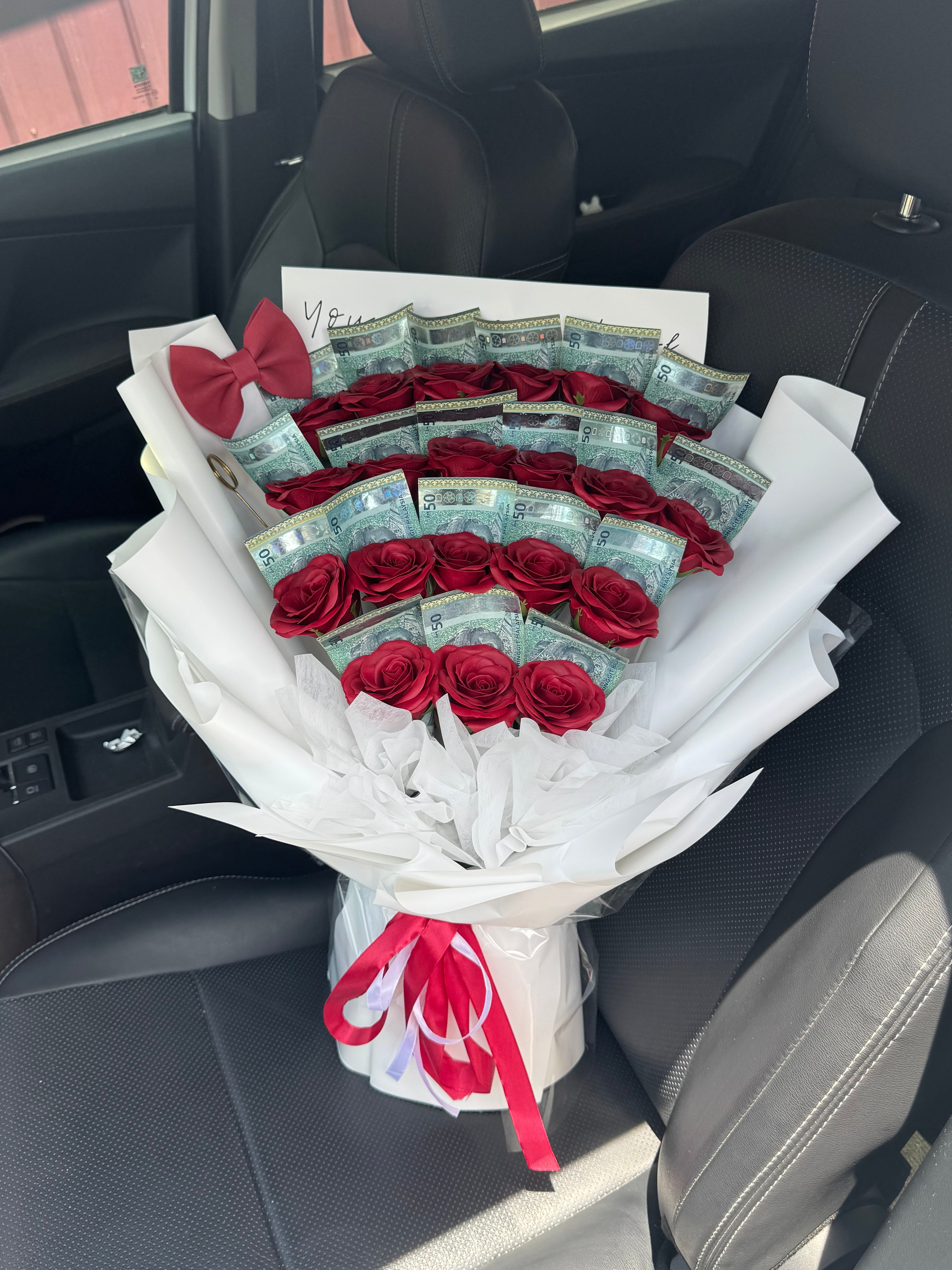 RM1000 Money Bouquet Red Awakening Roses