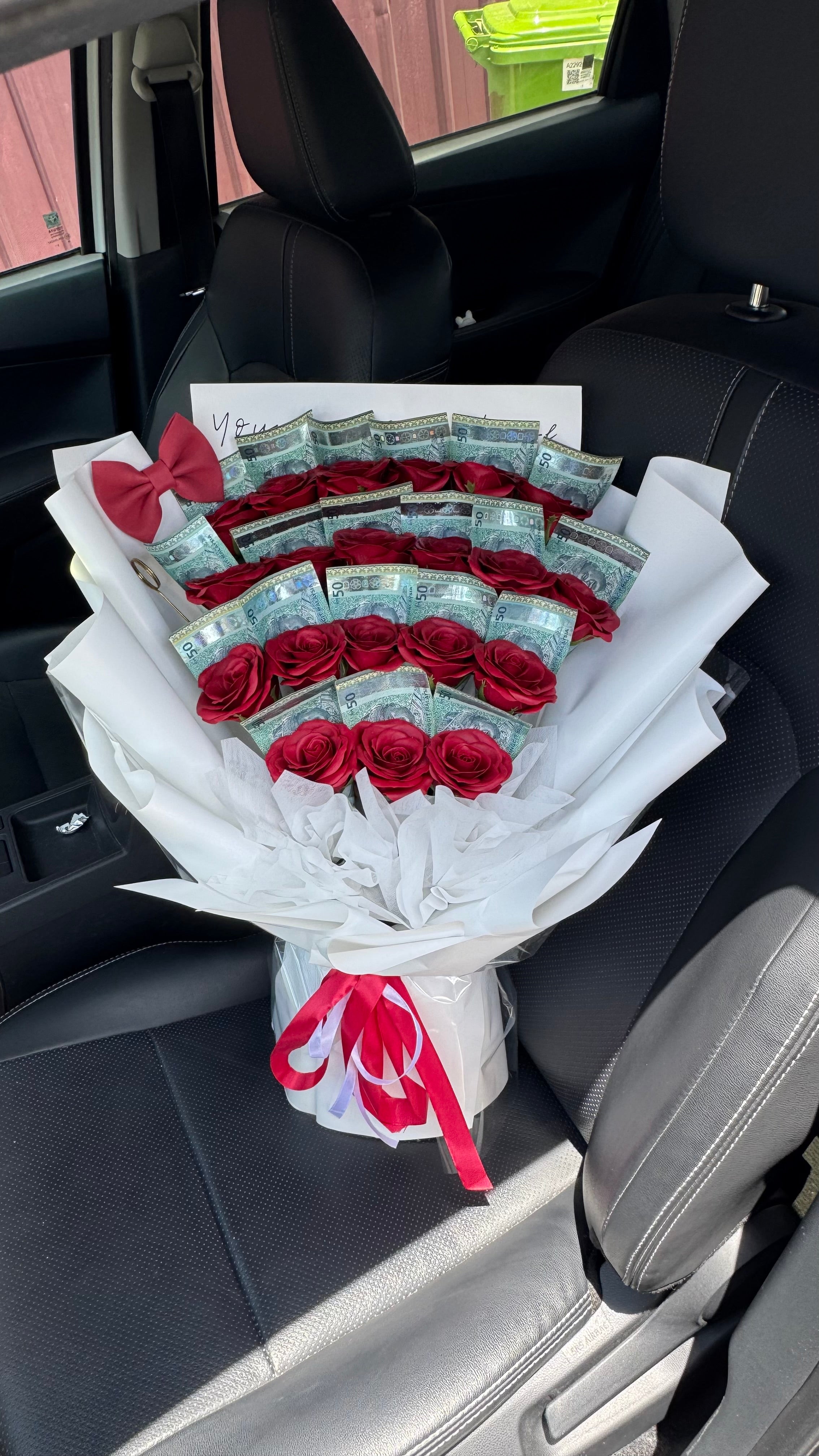 RM1000 Money Bouquet Red Awakening Roses