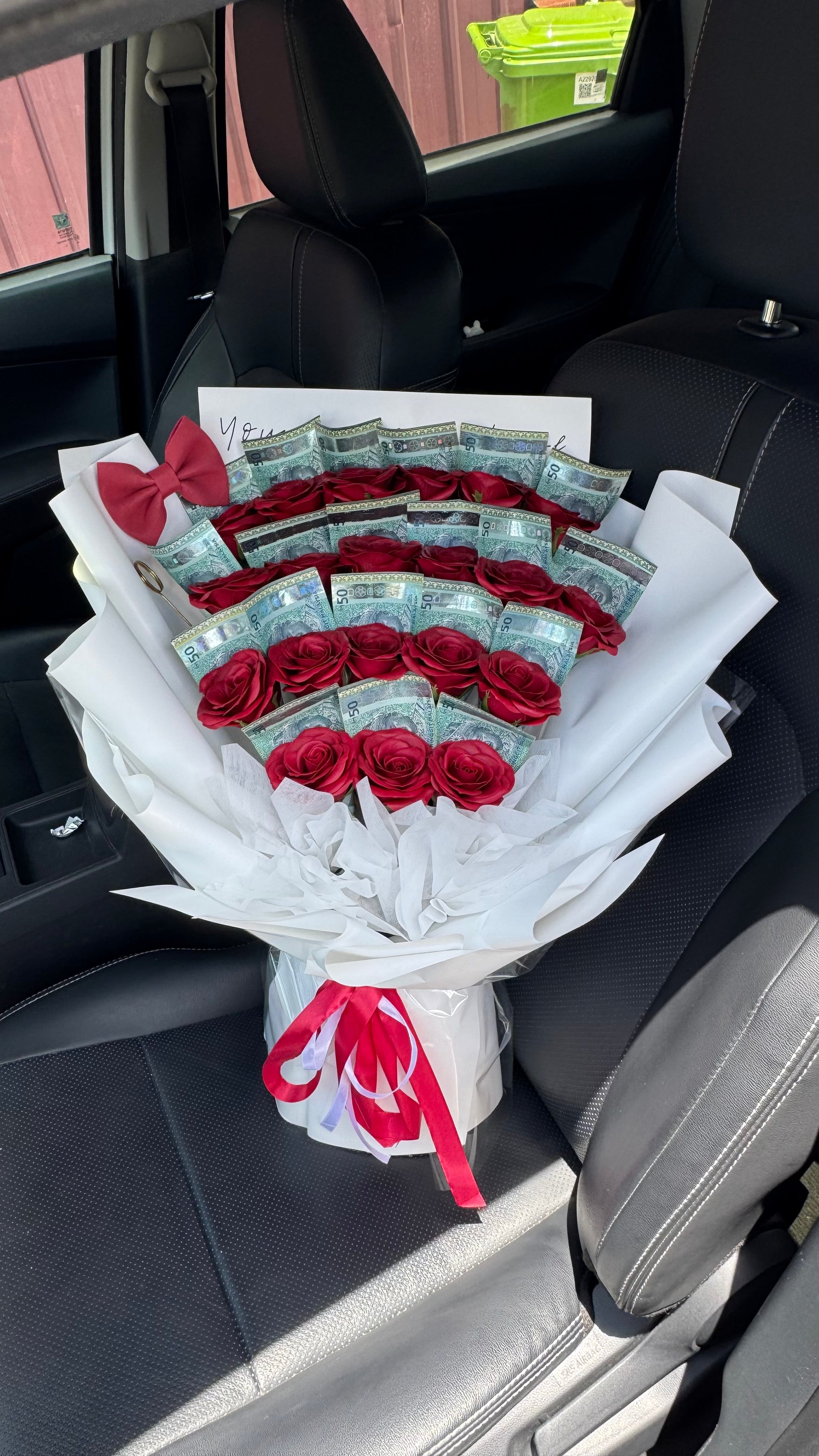 RM1000 Money Bouquet Red Awakening Roses