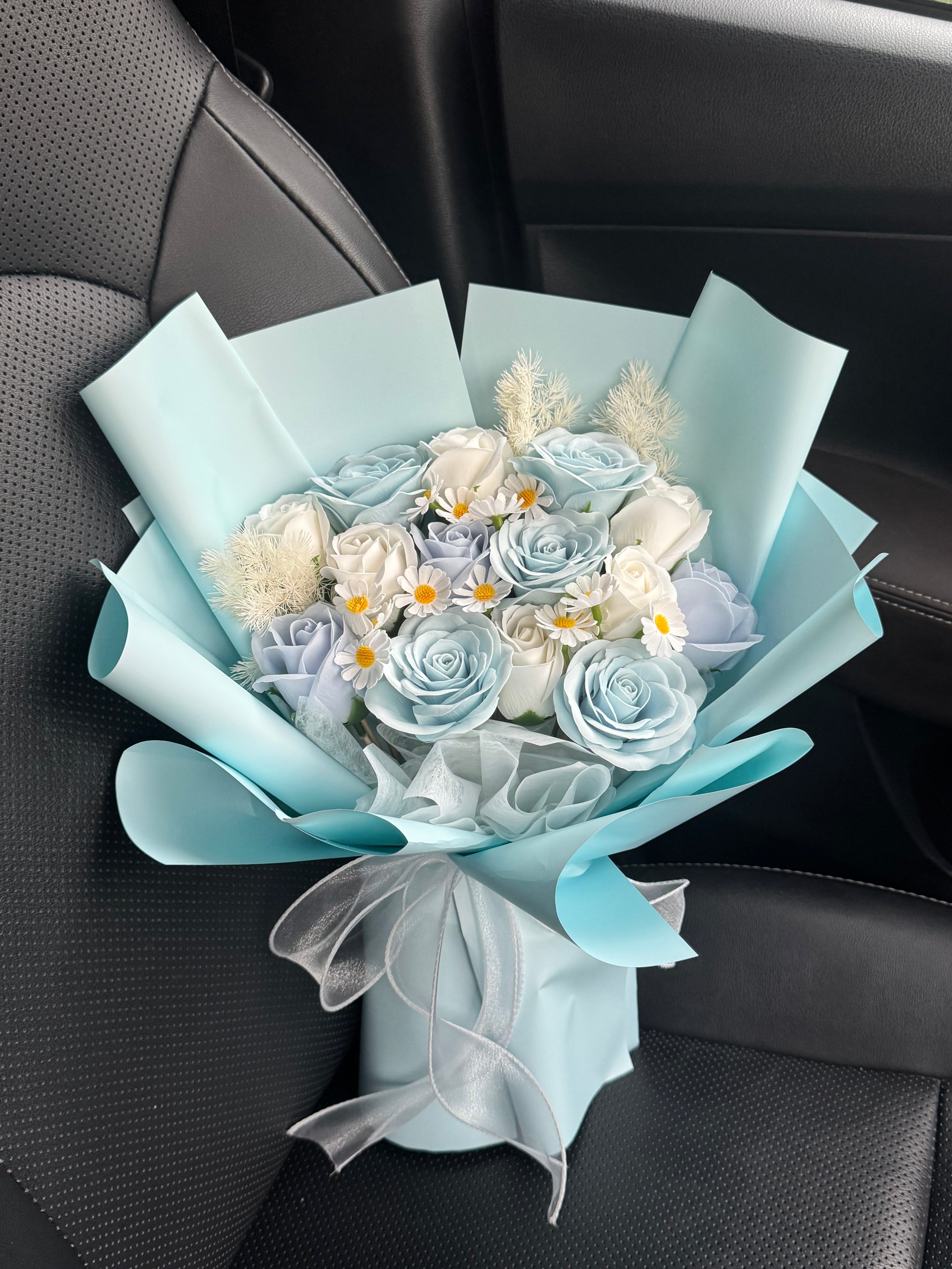 M Size Blue & White Elegant Bouquet