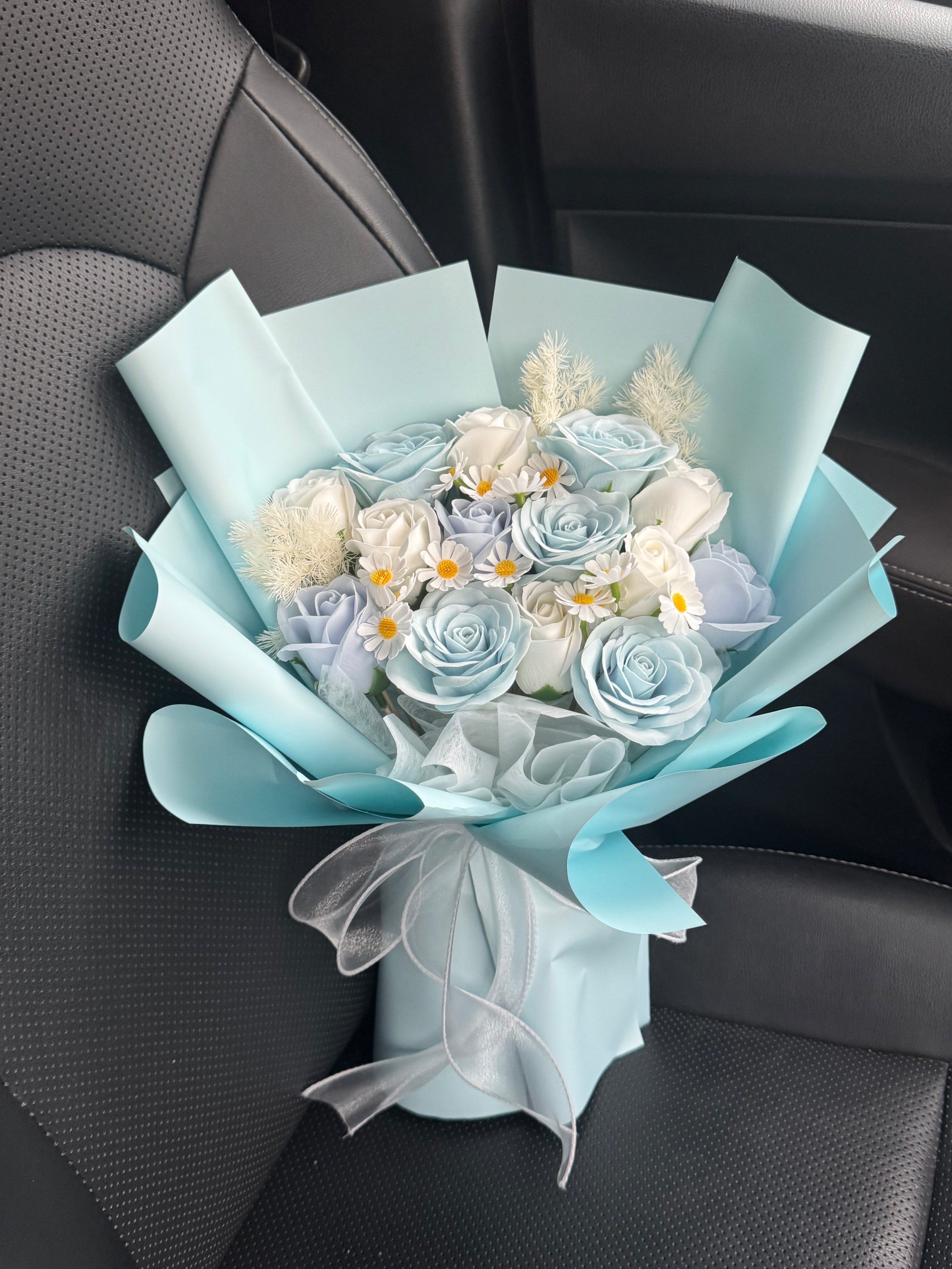 M Size Blue & White Elegant Bouquet