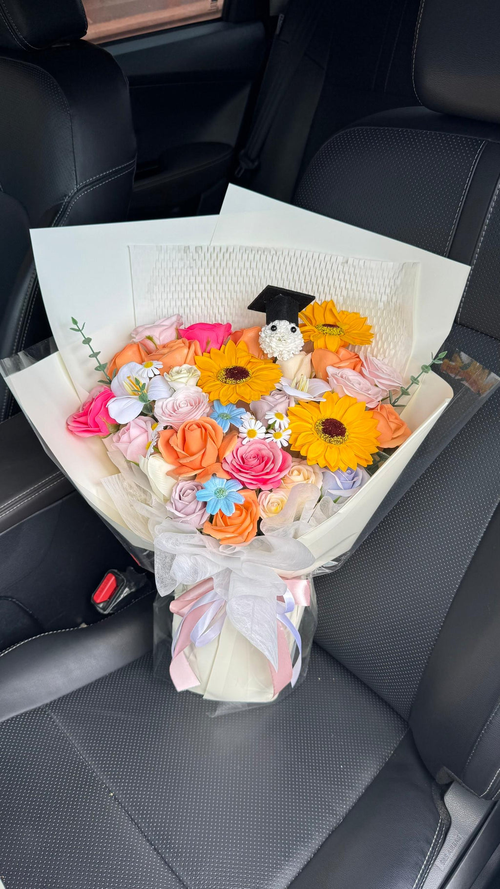 L Size Dopamine Soap Flower Graduation Bouquet