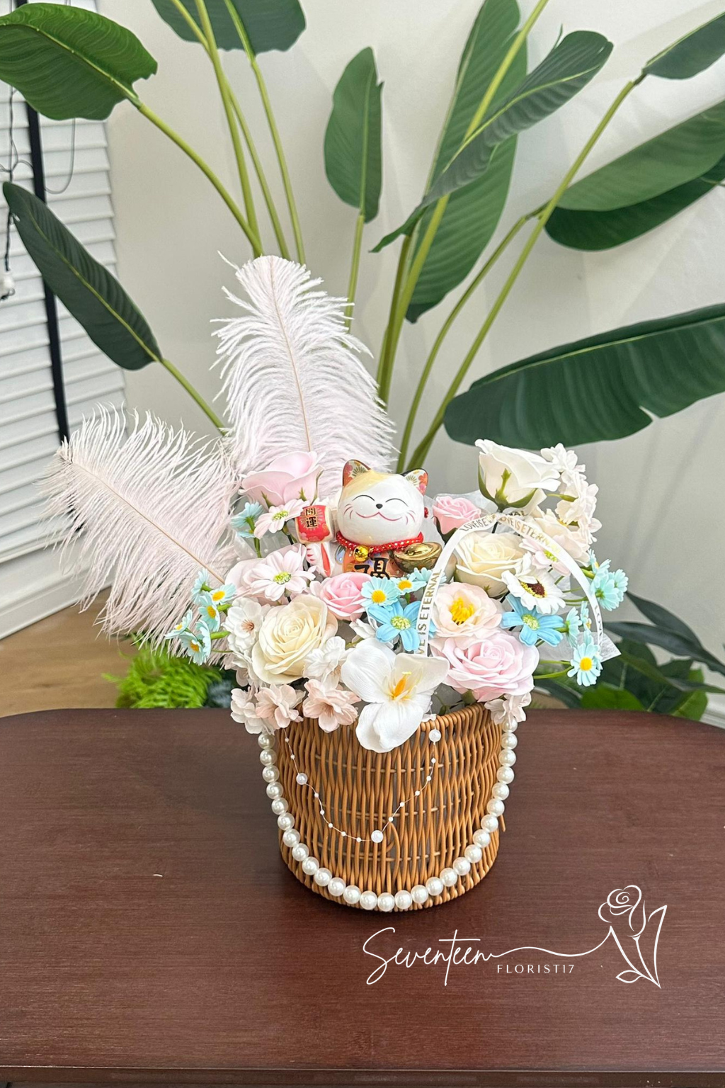 Pearl Lucky Cat Floral Basket
